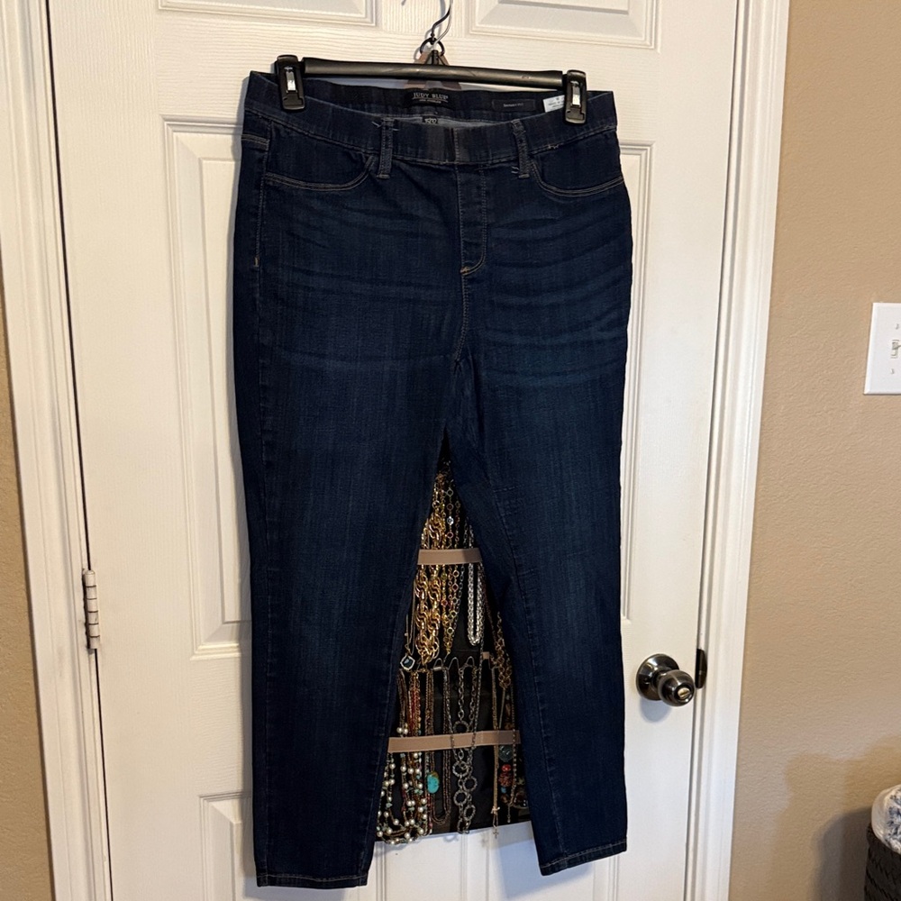 Judy Blue Dark Blue Skinny fit Jeggings. Size 15/32. Excellent condition.